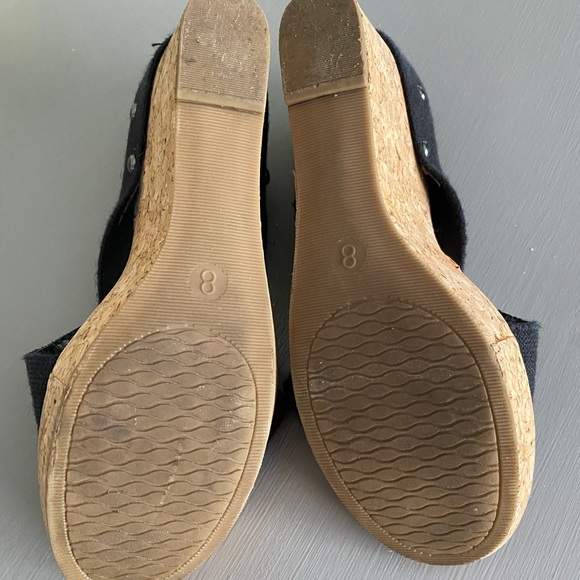 BLACK WEDGES - Picture 2 of 2